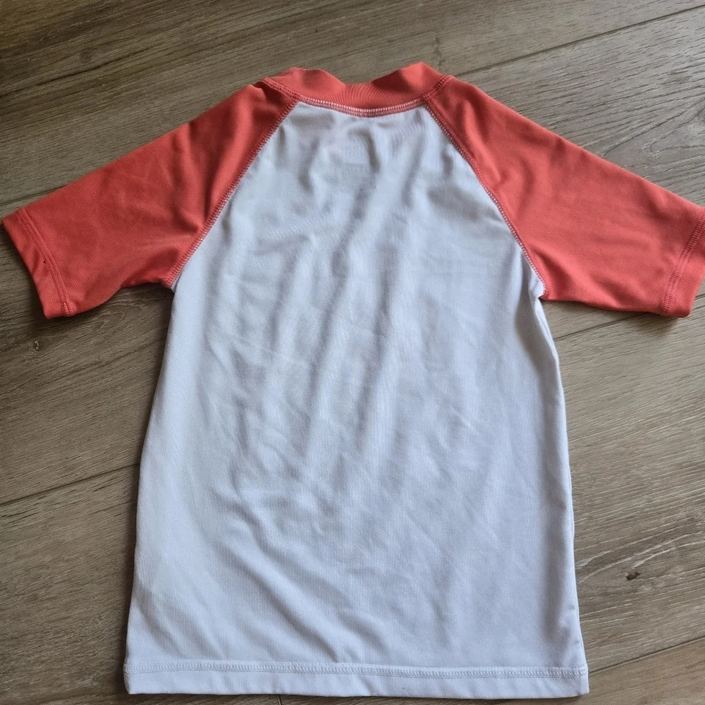 Kids Set of 2 EUC Short Sleeve Rashgaurds Beach Boss & Shark Patrol Size 6